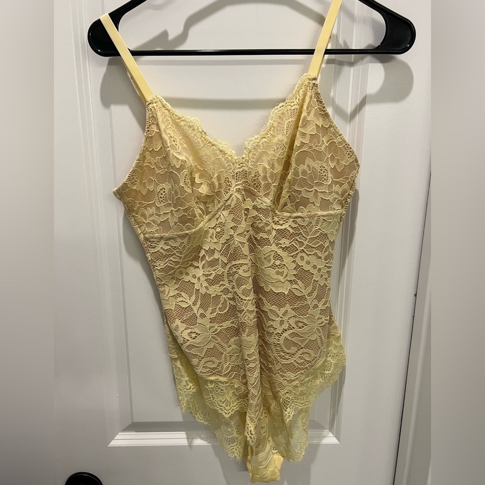 NWT Pinsy Shaping Lace Shapewear Bodysuit- LARGE//Yellow
